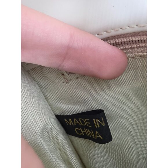 Guess Cream Crossbody Bag With Front Pocket & Zipper Closure - Picture 8 of 14